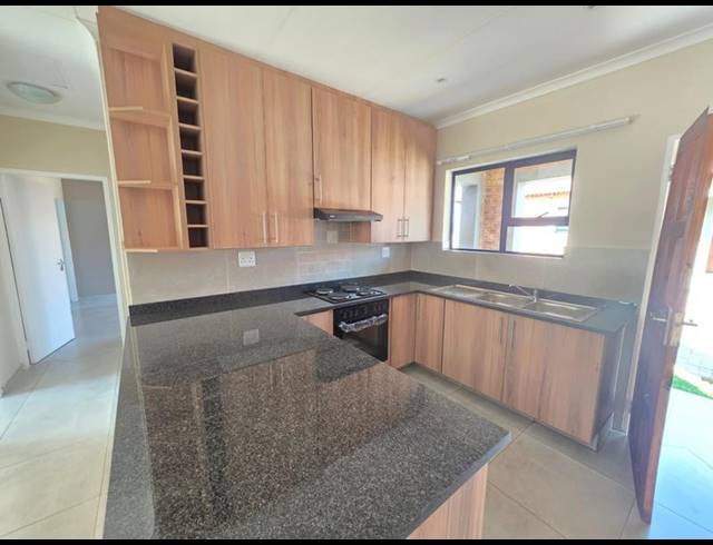 2 BEDROOM TOWNHOUSE FOR SALE IN RIVERSDALE